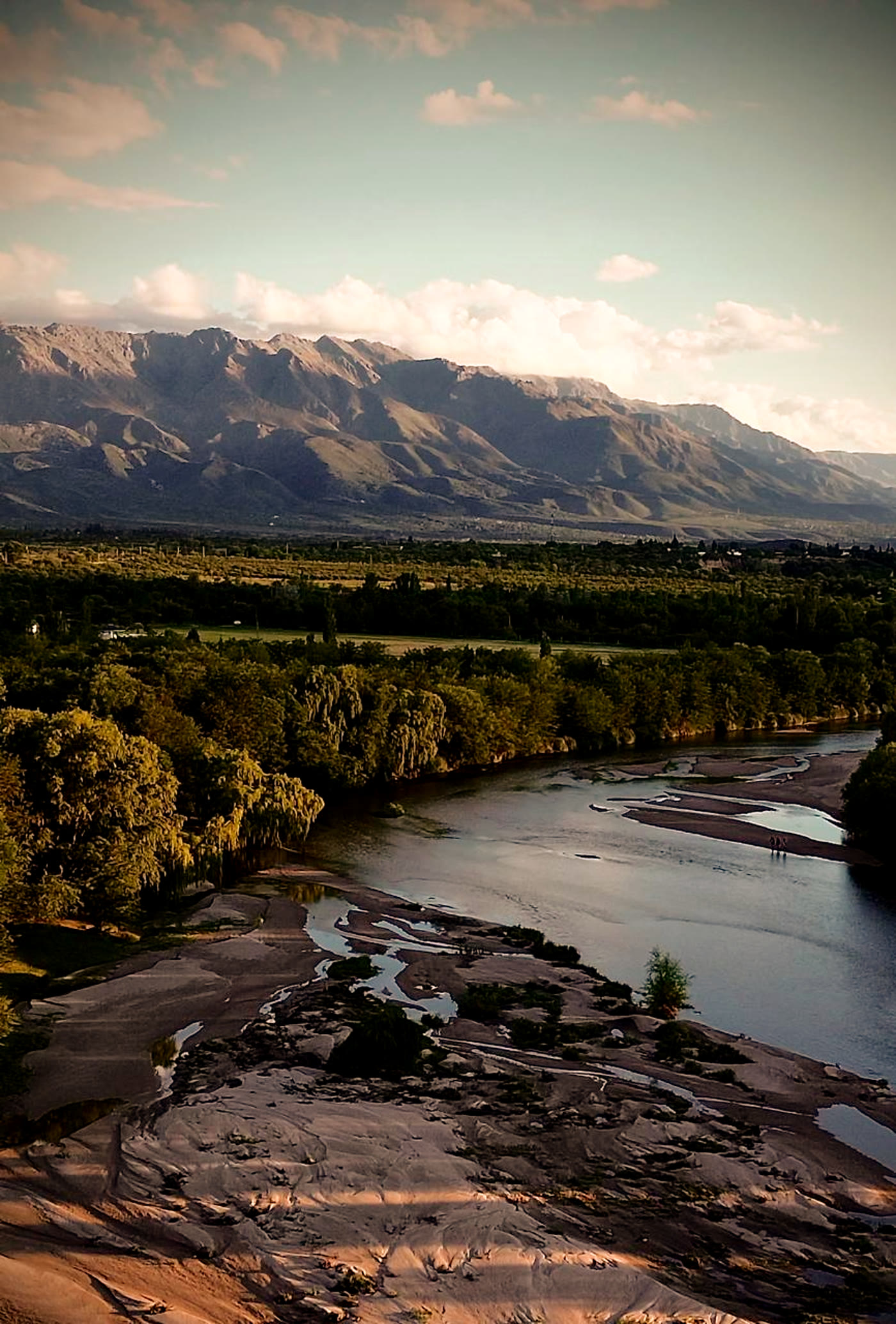 Vista panorámica de las sierras y el río de Traslasierra